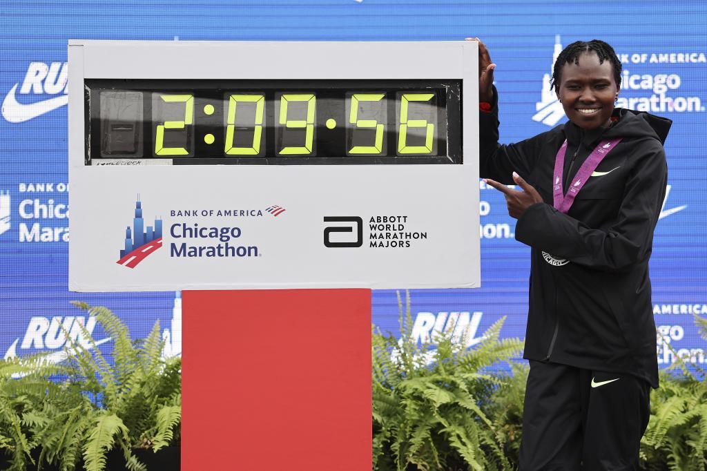 Chepngetich destroza el récord mundial femenino de maratón